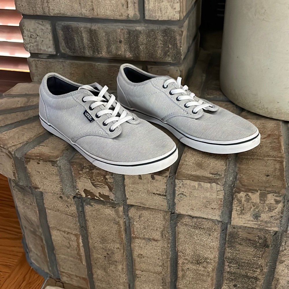 Lightly worn Vans Women’s size 9. Navy pinstripe